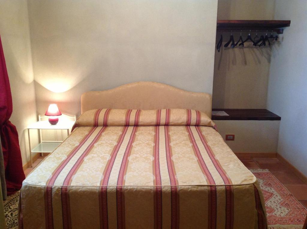 Locanda San Lorenzo Roddino Habitación foto