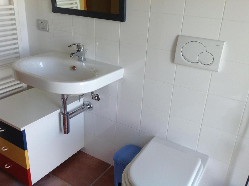 Locanda San Lorenzo Roddino Habitación foto